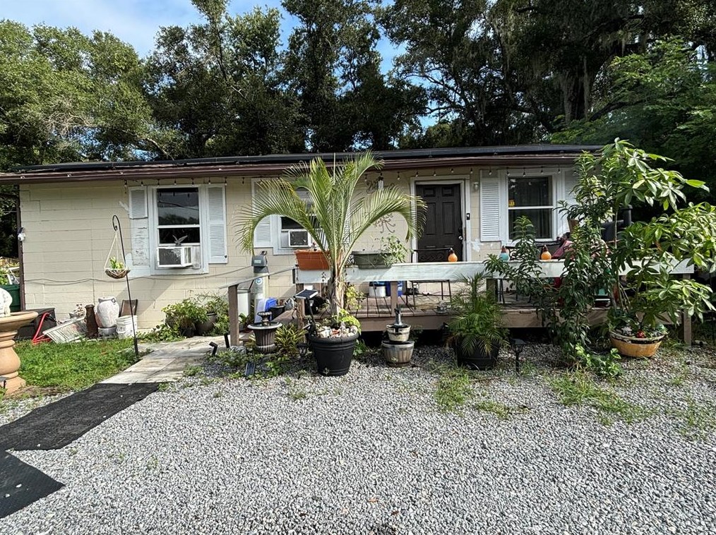 1117 E Hubbard Ave, Deland, FL 32724