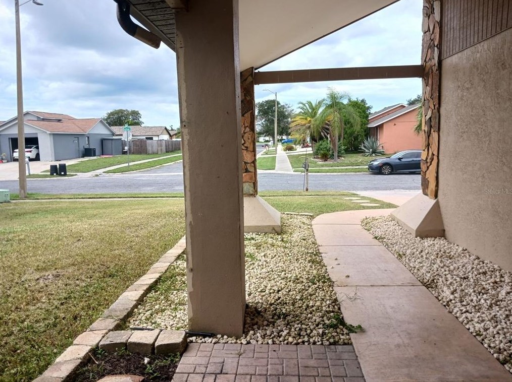 1134 Fuchsia Dr, Tarpon Springs, FL 34691