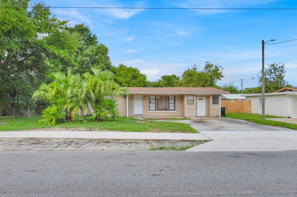717 Crestwood Dr, Winter Haven, FL 33881