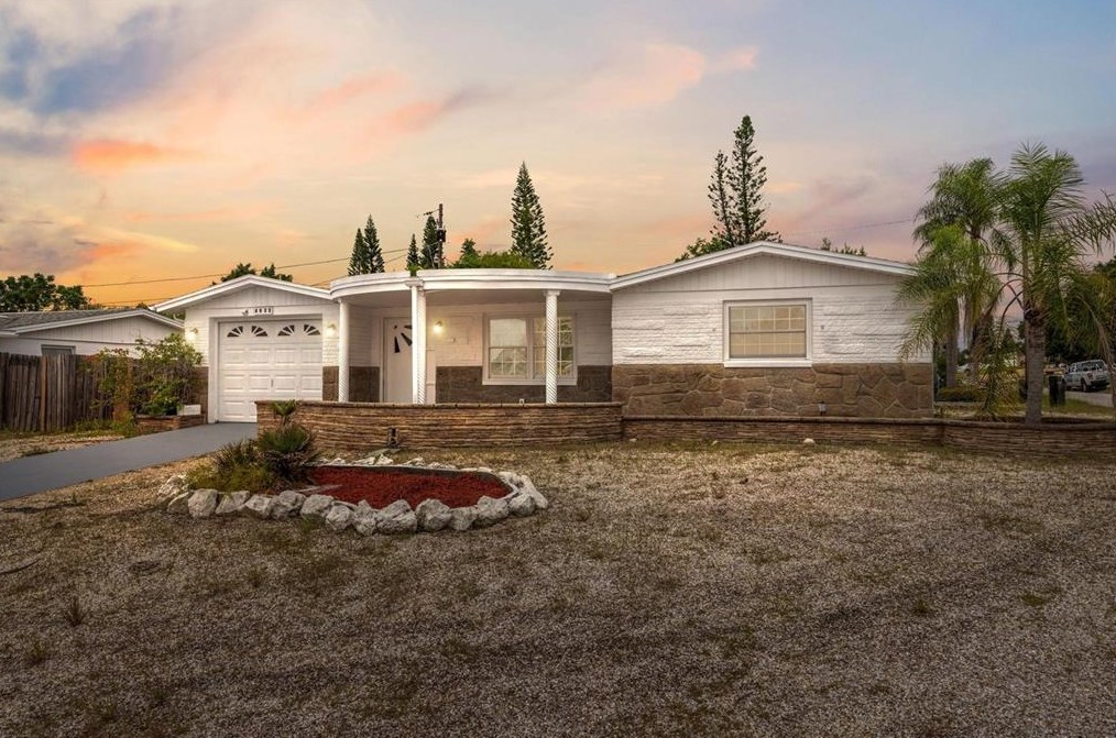 4935 Mirage Ave, Tarpon Springs, FL 34690