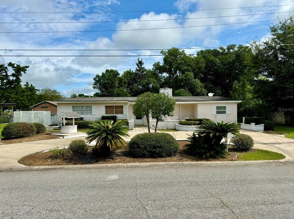 10 Flamevine Ln, De Bary, FL 32713