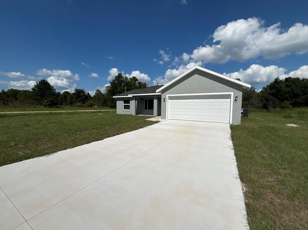 213 Fisher Rd, Ocklawaha, FL 32179