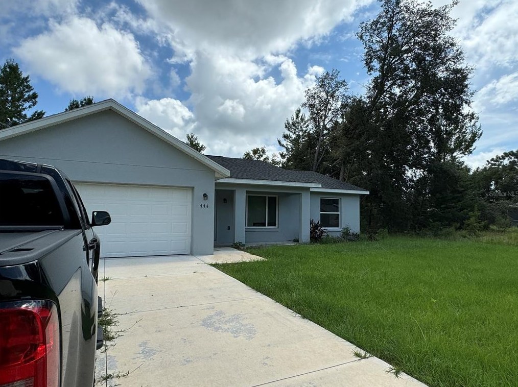 444 Malauka Loop, Ocklawaha, FL 32179