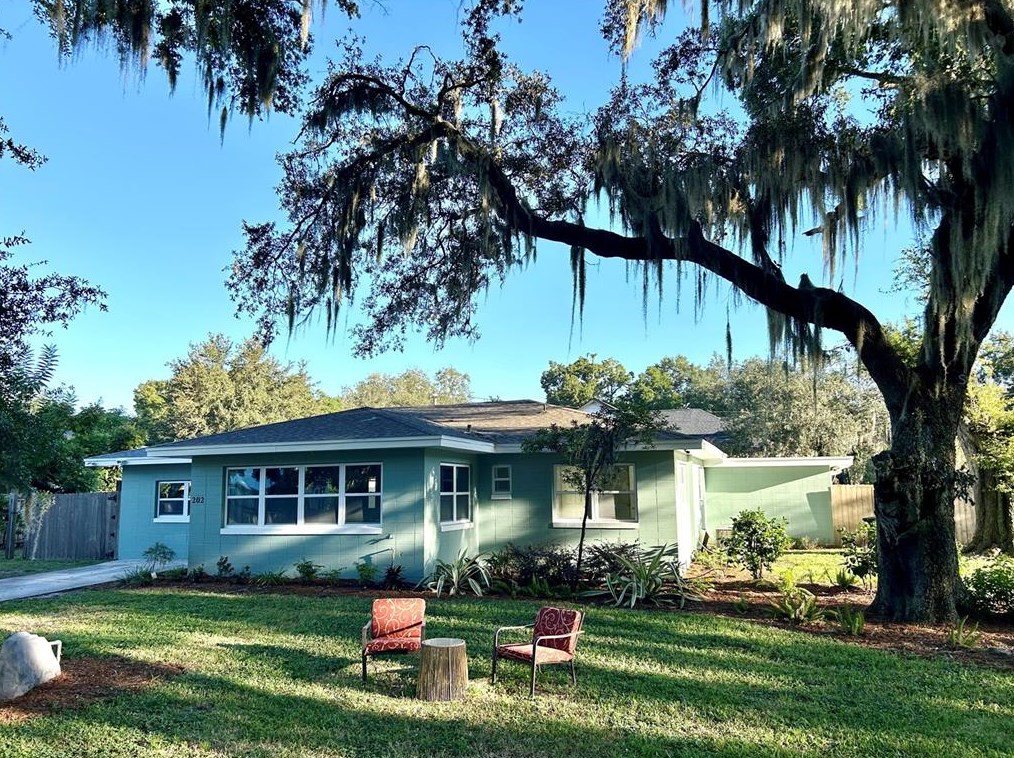 202 W Oakland Ave, Oakland, FL 34760
