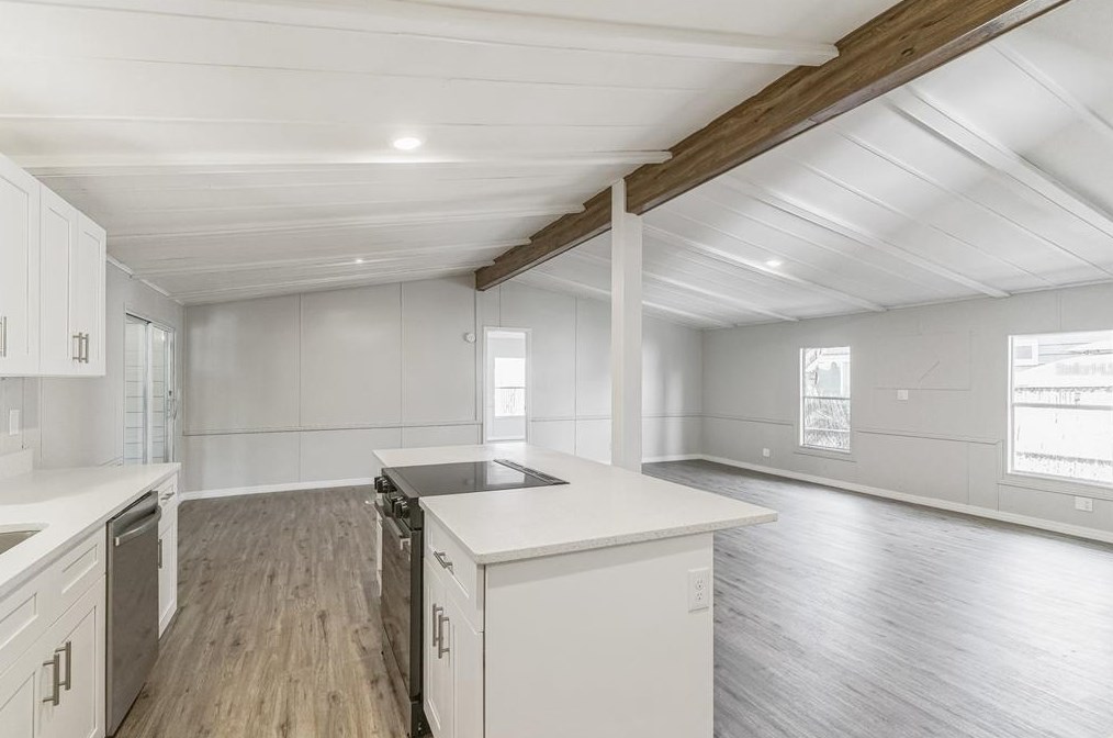 126 Maple Dr, De Bary, FL 32713