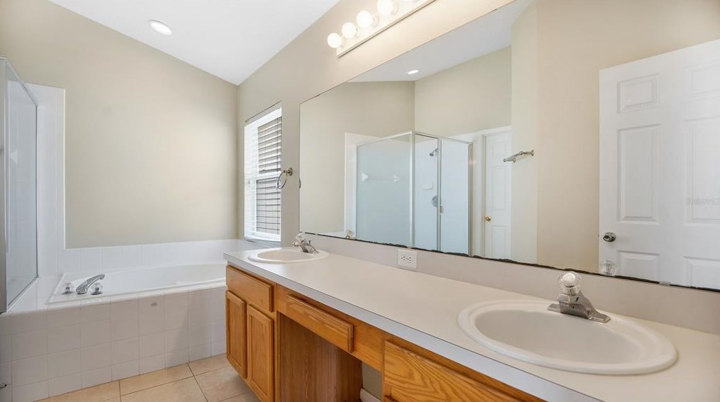 10824 Leader Ln, Orlando FL 32825-7224 exterior