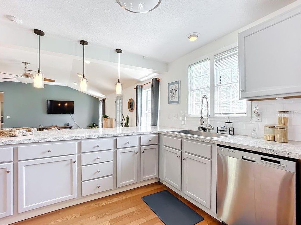 5603 Luella St, Jacksonville FL 32207-5955 exterior