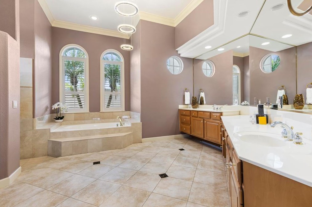 256 New Gate Loop, Lake Mary FL  32746-4127 exterior