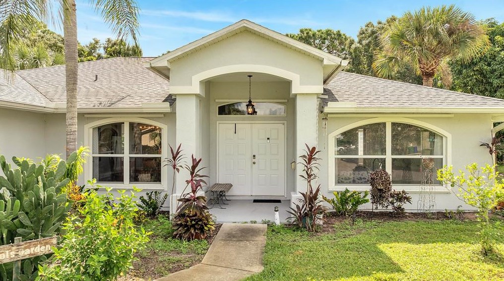 568 Rolling Hill Dr, Sebastian, FL 32958