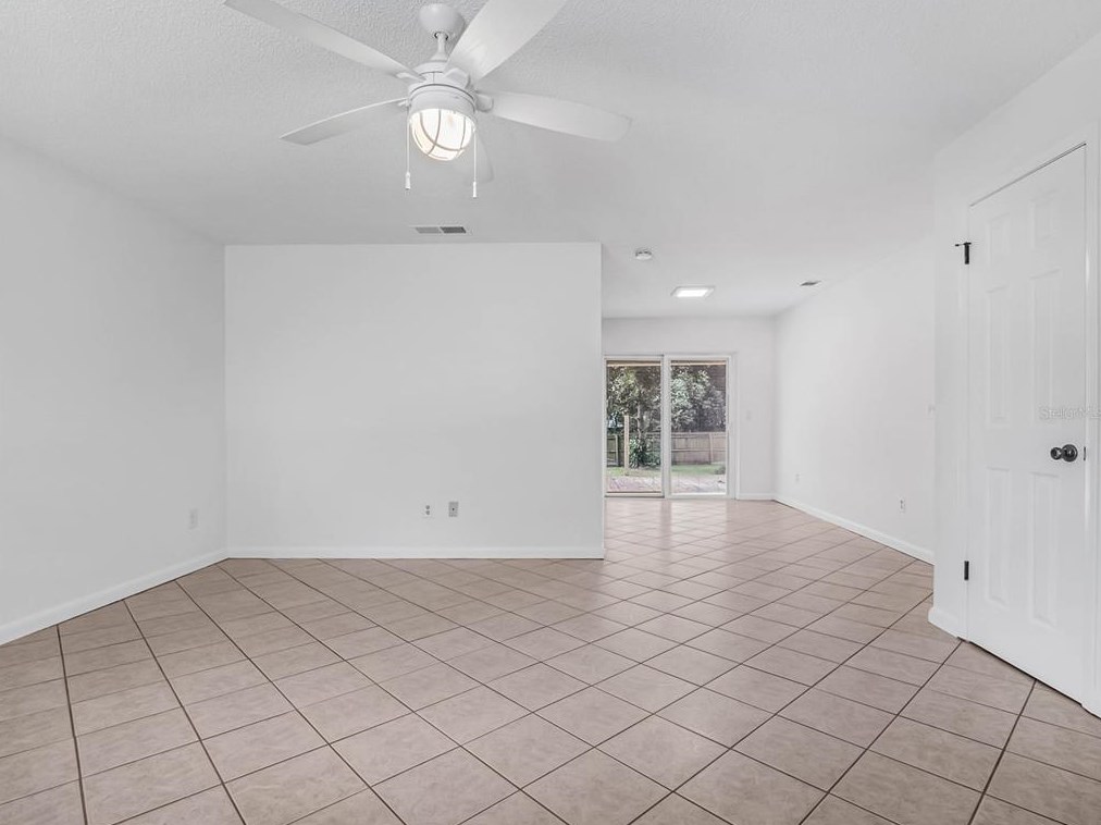 149 Deleon Rd, De Bary, FL 32713