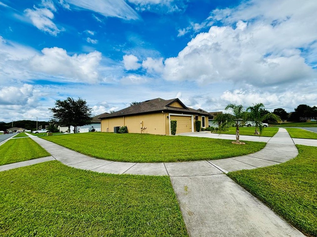 4564 Manica Dr, Tavares, FL 32778