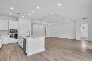 2515 Wise River Ln, Zephyrhills, FL 33539 - Photo 12