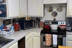 5302 Burning Tree Dr, Orlando, FL 32811 - Photo 8