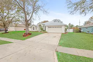 3203 Victoria Ln, Eustis, FL 32726 - Photo 10