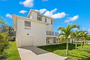 606 Indiana Ave, Crystal Beach, FL 34681 - Photo 50