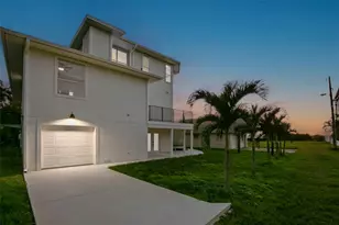 606 Indiana Ave, Crystal Beach, FL 34681 - Photo 52