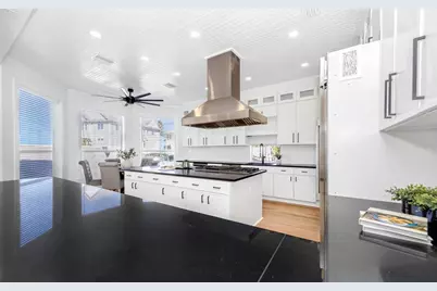 606 Indiana Avenue, Crystal Beach, FL 34681 - Photo 10