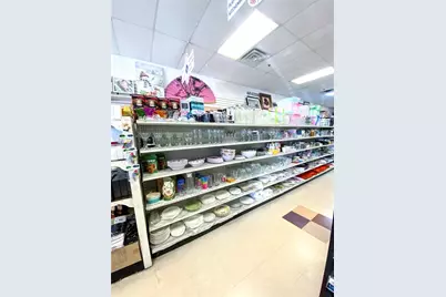 18600 NW 87 Avenue, Hialeah, FL 33015 - Photo 32