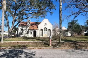 1827 2nd Ave E, Bradenton, FL 34208 - Photo 1