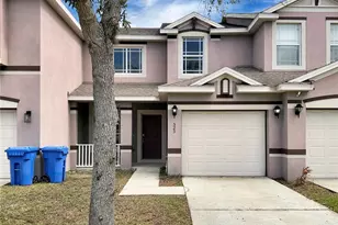 523 Glenn Cross Dr, Ruskin, FL 33570 - Photo 2