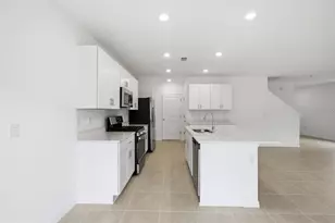 7351 Capstone Dr, Groveland, FL 34736 - Photo 4