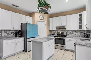 2933 White Cedar Cir, Kissimmee, FL 34741 - Photo 2