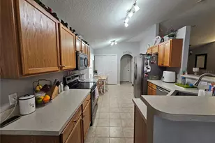 2413 Sandridge Cir, Eustis, FL 32726 - Photo 10