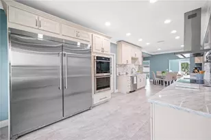 8704 Bay Crest Ln, Tampa, FL 33615 - Photo 14