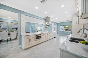 8704 Bay Crest Ln, Tampa, FL 33615 - Photo 16