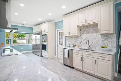 8704 Bay Crest Lane, Tampa, FL 33615 - Photo 18