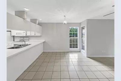 6902 Lakeview Court, Tampa, FL 33634 - Photo 12