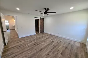 2055 Lakeview Dr, Clearwater, FL 33763 - Photo 12