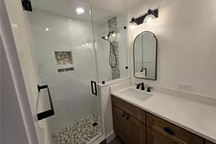 2055 Lakeview Dr, Clearwater, FL 33763 - Photo 16