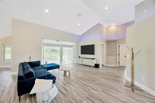 599 E Charleston Ct, Hernando, FL 34442 - Photo 10