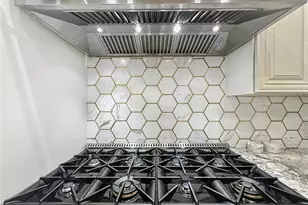 3008 Sutton Woods Dr, Plant City, FL 33566 - Photo 16