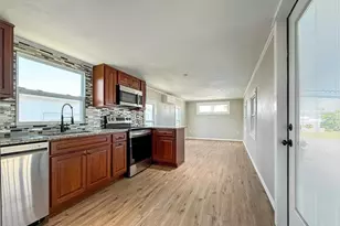 5141 Oakland Hills Ave, Sarasota, FL 34234 - Photo 2