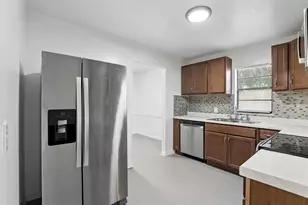 28 N Lancelot Ave, Orlando, FL 32835 - Photo 12