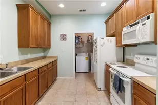 3000 Laurel Park Ln, Kissimmee, FL 34741 - Photo 10