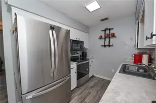 881 Cedar Cir, Tavares, FL 32778 - Photo 8