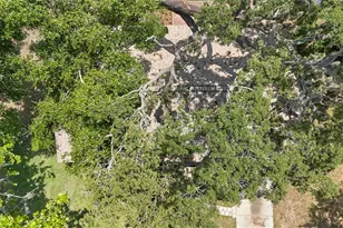 881 Cedar Cir, Tavares, FL 32778 - Photo 46