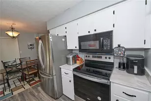 881 Cedar Cir, Tavares, FL 32778 - Photo 14