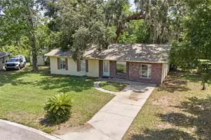 881 Cedar Cir, Tavares, FL 32778 - Photo 2