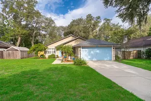 39939 Parkinsonia St, Lady Lake, FL 32159 - Photo 2