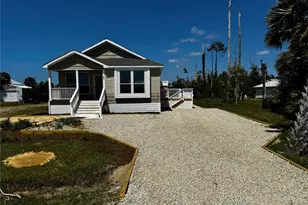 227 Bay St, Port Saint Joe, FL 32456 - Photo 2