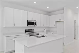 1198 Atlantic Ave, Fruitland Park, FL 34731 - Photo 2