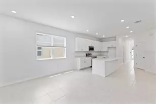 1198 Atlantic Ave, Fruitland Park, FL 34731 - Photo 4