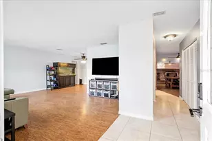 1302 Georgetowne Cir, Sarasota, FL 34232 - Photo 4