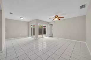 557 Hunter Cir, Kissimmee, FL 34758 - Photo 6