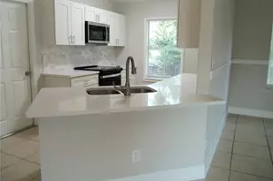1021 Golfside Ct, Kissimmee, FL 34741 - Photo 6