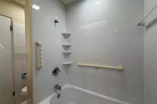 5627 Oakland Dr, Tampa, FL 33617 - Photo 46